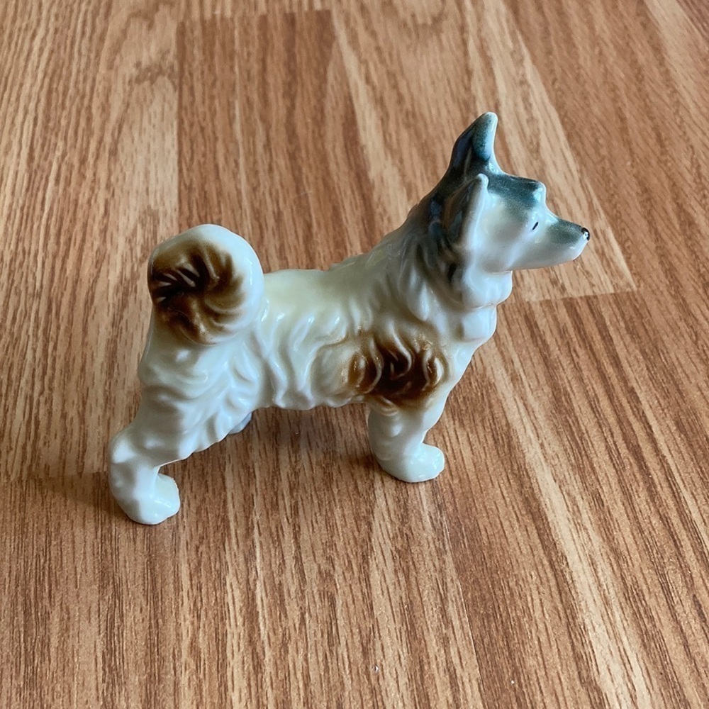 Vintage dog figurine excellent shape made in Japan.